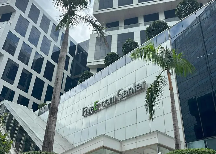 Cozy Near Moa & Airport Apartment Manila